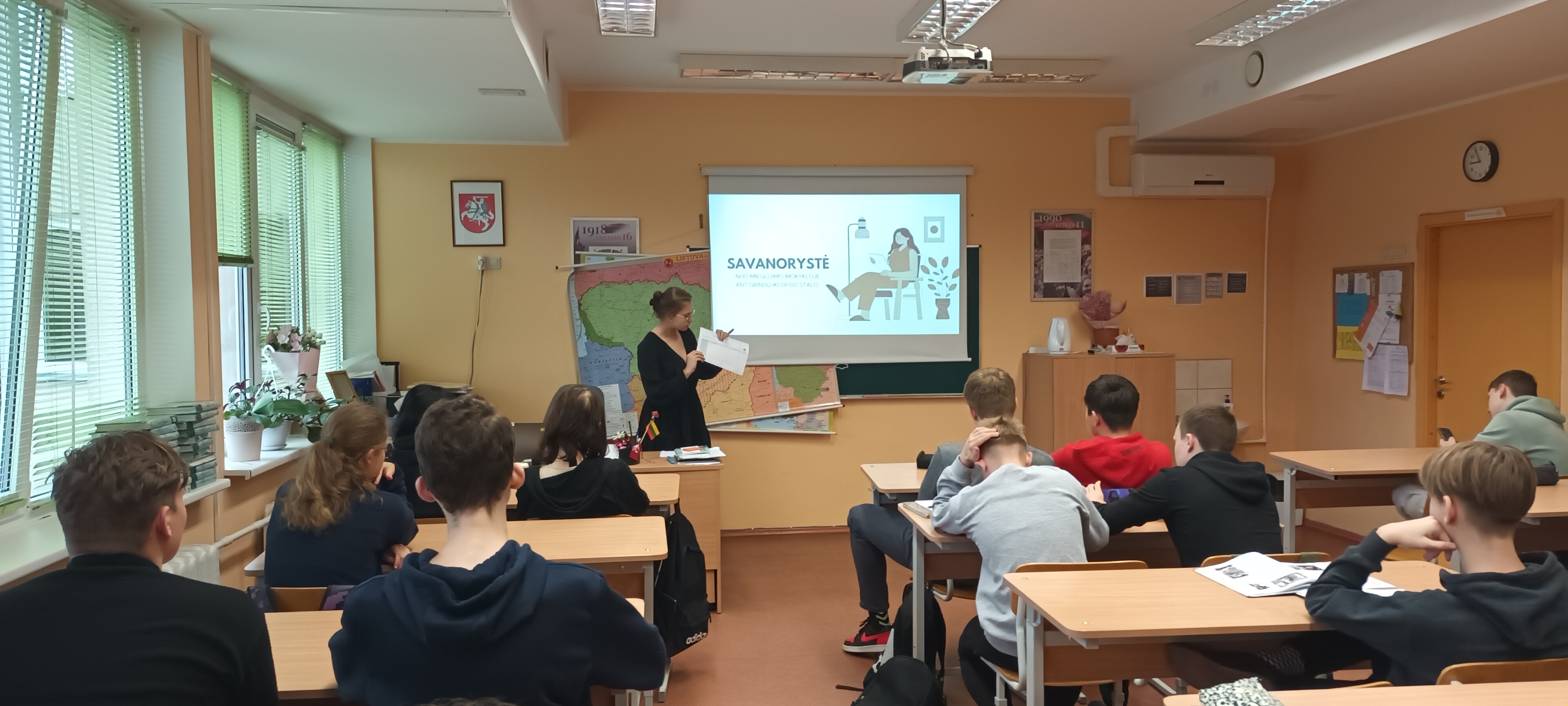 Pilietiškumo pamokos „Savanorystė: nuo miegojimo ant mokyklos grindų iki ofiso stalo“