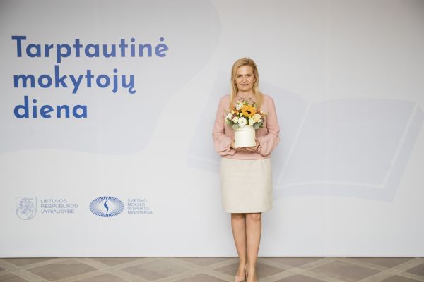 mokytojaD4D41005-F1E4-2C8E-5430-53CC7D7F61D2.jpg