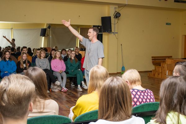 teatro-8BC7E06ED-7C85-2A18-E29B-E905AC926E59.jpg