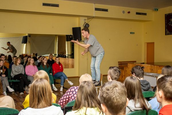 teatro-941BEBBD7-8B5F-6CA7-8FFF-A15003D13388.jpg